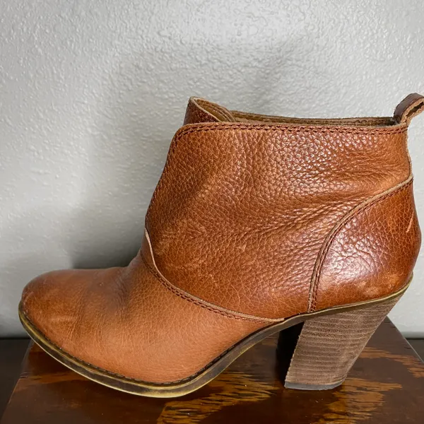 Lucky Brand Ehllen Distressed Tan Ankle Boots Size 8.5 - Image 3