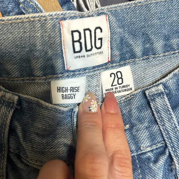 BDG ladies high rise baggy denim jeans‎ size 28 - Image 9