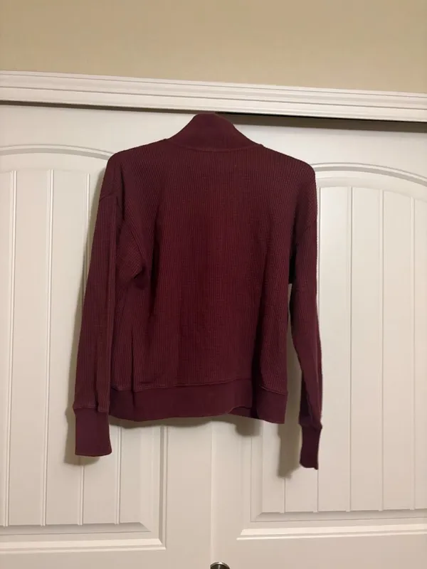 L.L. Bean Women's Sunwashed Waffle Top Mockneck Henley Small Fig Maroon NWT NEW - Image 3