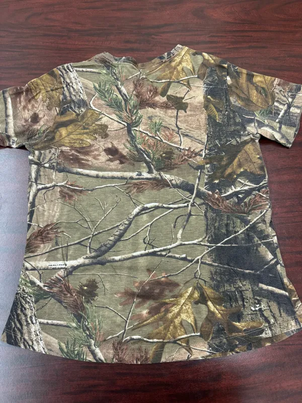 Realtree Camouflage Short Sleeve V-Neck T-Shirt Size Large - Image 3