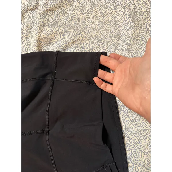 Lululemon Size 2-4 Black Leggings Ankle Pockets Reflective Dots High Rise - Image 5