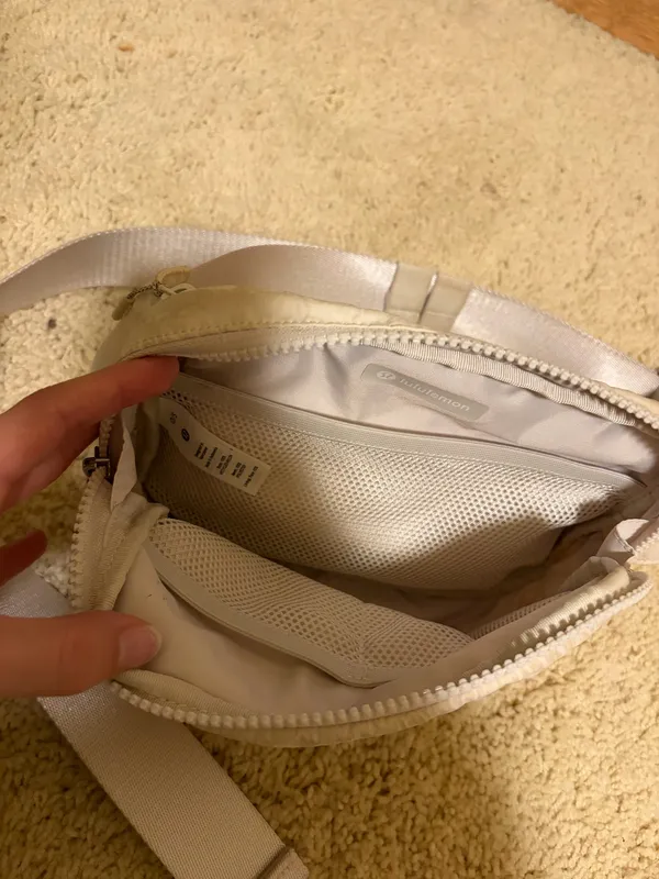 Lululemon Belt Bag 1L - Image 4