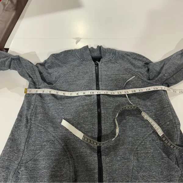 Lululemon Pleat To‎ Street Bomber Jacket in Heathered Snow Slub Coal Size 6 - Image 9