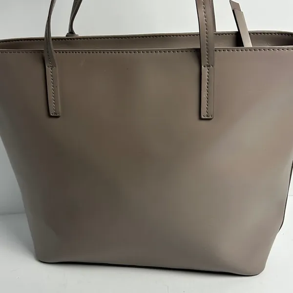 Kate Spade New York Taupe Leather Tote Bag with Glitter Bow Charm Zip Top - Image 5