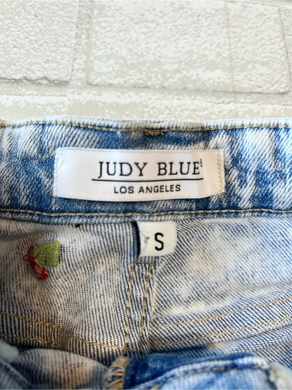 Judy Blue High-Rise Cherry Denim Shorts - light Wash Size Small 100% Cotton - Image 4