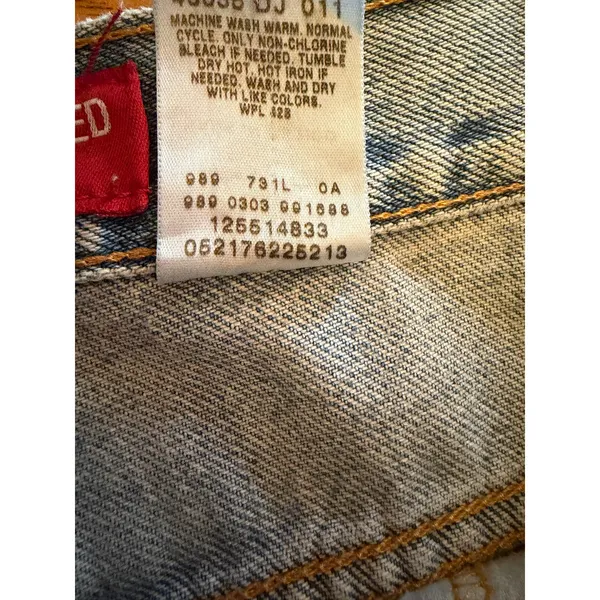 Levi's 550 Jeans Womens Petite 12 Light Wash Blue Relaxed Tapered Mid Rise - Image 3