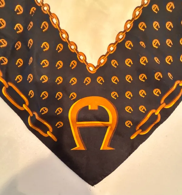 VINTAGE: Etienne Aigner | classic, square silk scarf - Image 6
