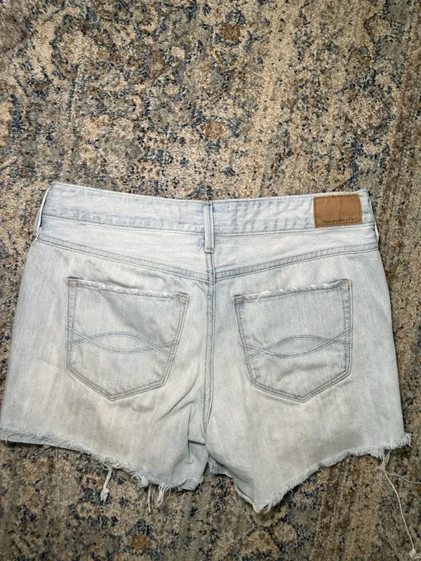Abercrombie & Fitch Low Rise Short Denim Shorts Size 6 W28 - Image 4
