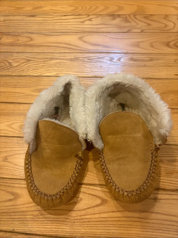 Minnetonka Moccasin Slipper Shoe Size 6 - Image 2