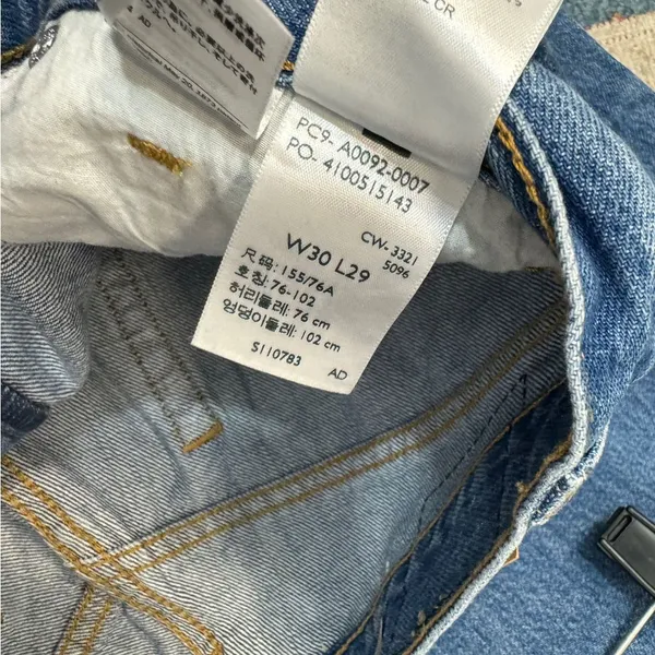 NWT Levi’s High Waisted Straight Jeans in Joe Strut Destructed size 30x29 NEW - Image 10
