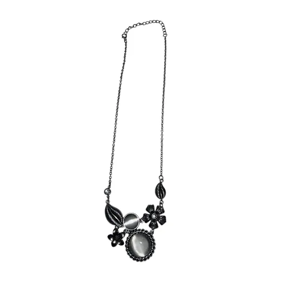 Paparazzi Exquisitely Eden White Statement Necklace Floral Silver Women One Size - Image 2