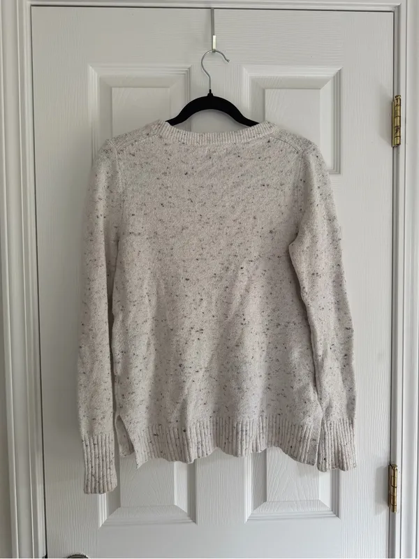 Old Navy Oatmeal Colored Crew Neck Sweater Size Medium - Image 6