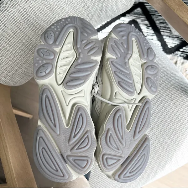 NWT Adidas Ozweego Low-Top Sneakers in Gray - Image 8