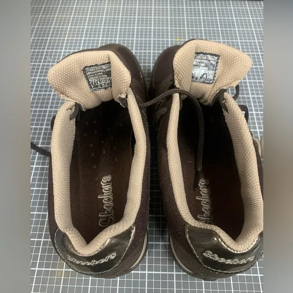 Skechers size 7 color chocolate - Image 4