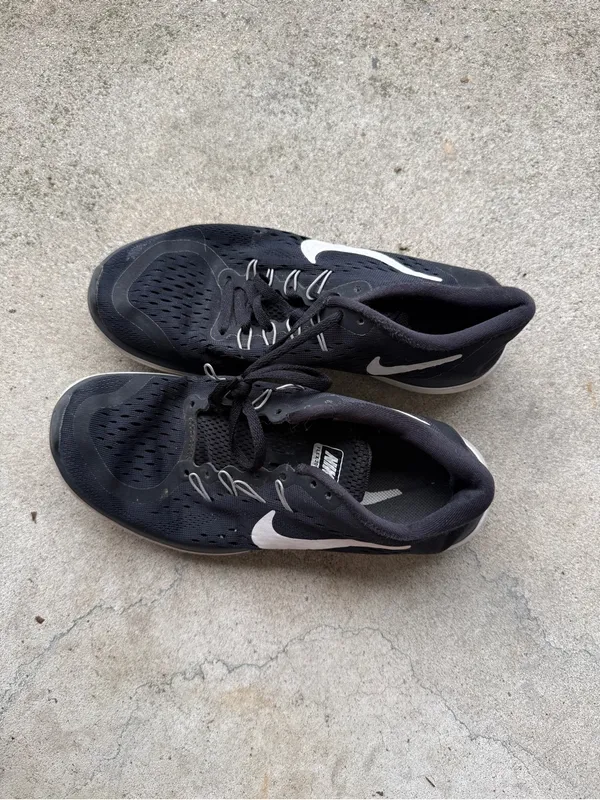 Nike Flex 2017 RN Running Shoes Black White Women’s Size 7 Athletic Sneakers - Image 3
