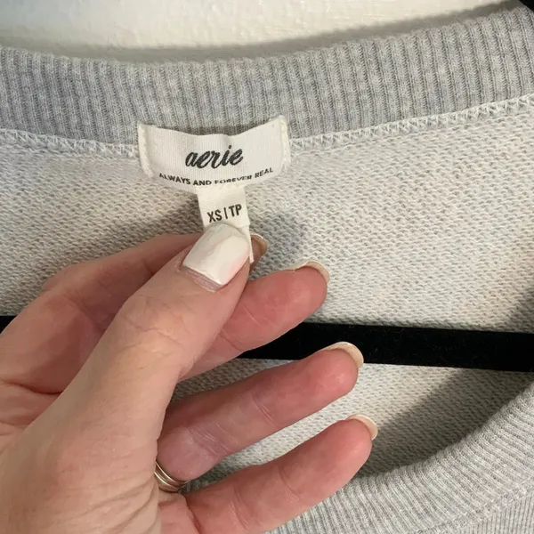 Aerie Grey‎ Bubble sleeve cropped top size xs - Image 2