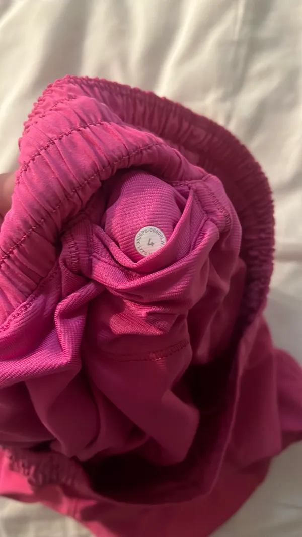 Size 4 Lululemon hotty hot shorts 2.5” pink - Image 4