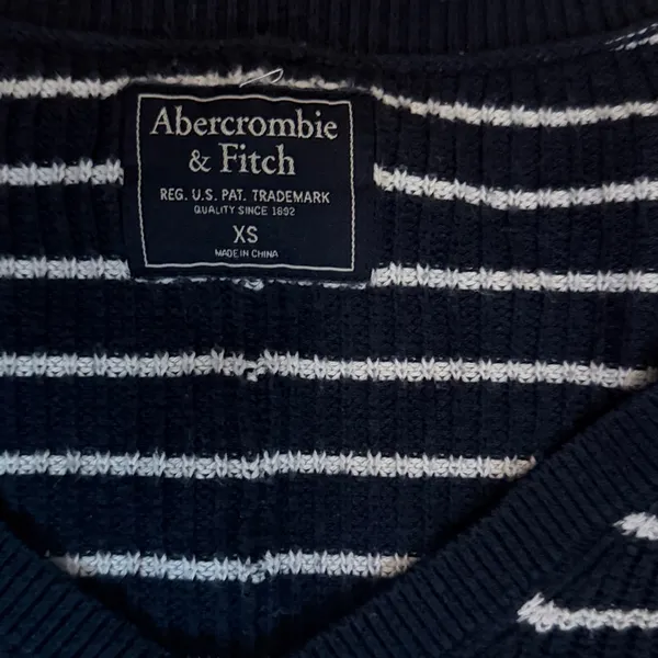 Abercrombie & Fitch Navy and White V-Neck Sweater - Image 2