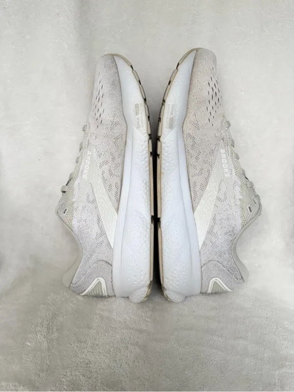 Brooks Ghost 16 Womens Size 9B White Grey Athletic Running Shoes 1204071B151 - Image 5