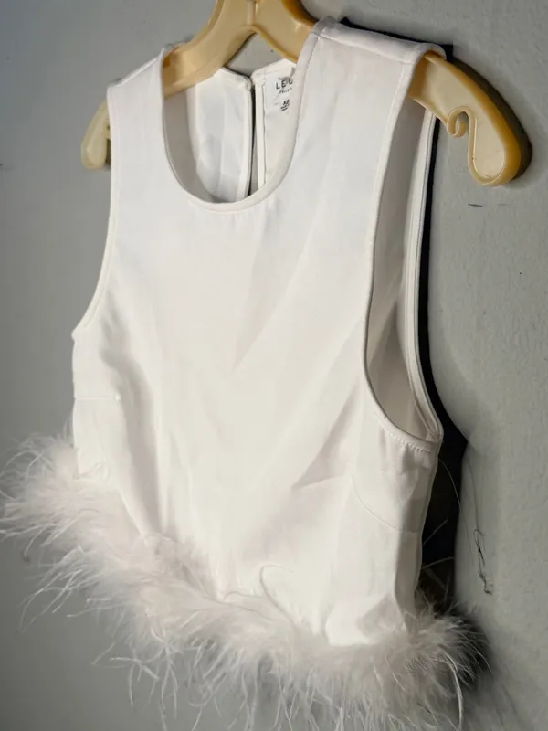 Le Lis Collection White Top with Feather Trim nwot - Image 3
