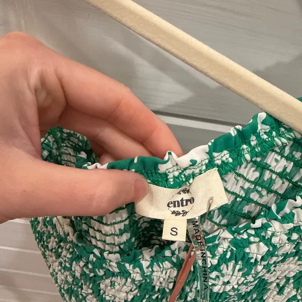 NWT Entro Green Floral Ruffle Tank Top - Image 4
