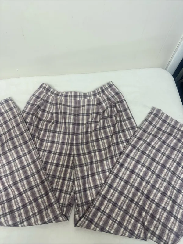 No Boundaries Mauve Plaid Wide-Leg Pants These run big I’m a M/L and they fit me - Image 2