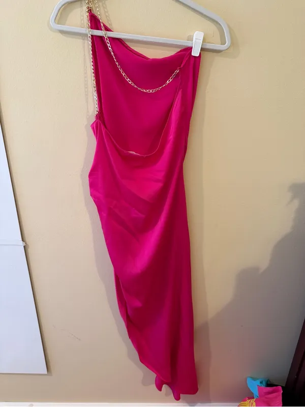 American Threads One-Shoulder Hot Pink Satin Maxi Dress with Chain Strap - Image 4