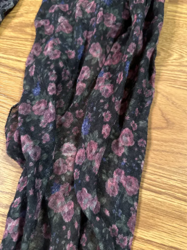 Vanity Floral reversible Patterned Scarf Black - Image 2