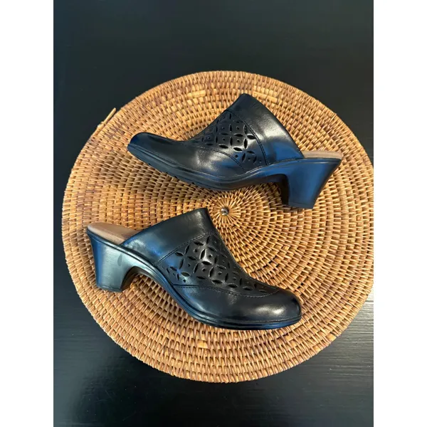 Clarks‎ Bendables Black Leather Laser Cut Floral Clogs Mules Buckle Heels Womens - Image 9