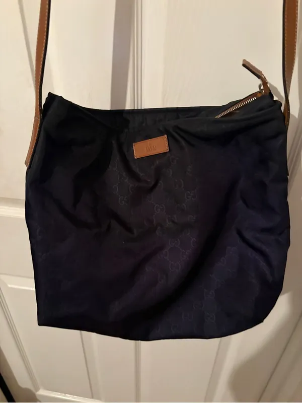 Gucci Gg Crossbody Tote Bag in Navy with Tan Strap - Image 3
