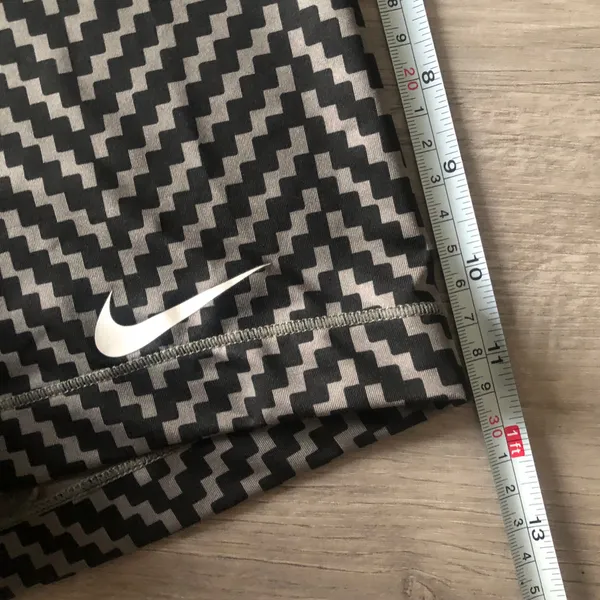 Nike pro women’s shorts. Large - Image 8