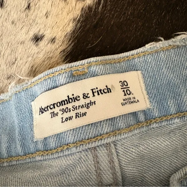 ABERCROMBIE & FITCH The 90’s Straight Low Rise Jeans Light Wash Size 10/30‎ Long - Image 2
