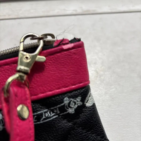 Betsey Johnson Quilted Heart Wristlet Wallet – Black & Pink Y2K Era‎ - Image 6