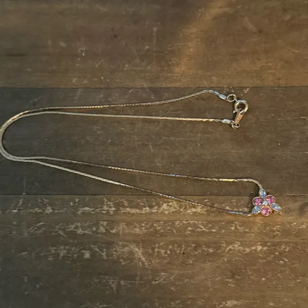 Vintage Avon dainty gold tone pink flower gemstone necklace - Image 6