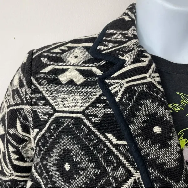 New Identity Y2K 90s black southwestern Cowichan tapestry blanket crop jacket M - Image 4