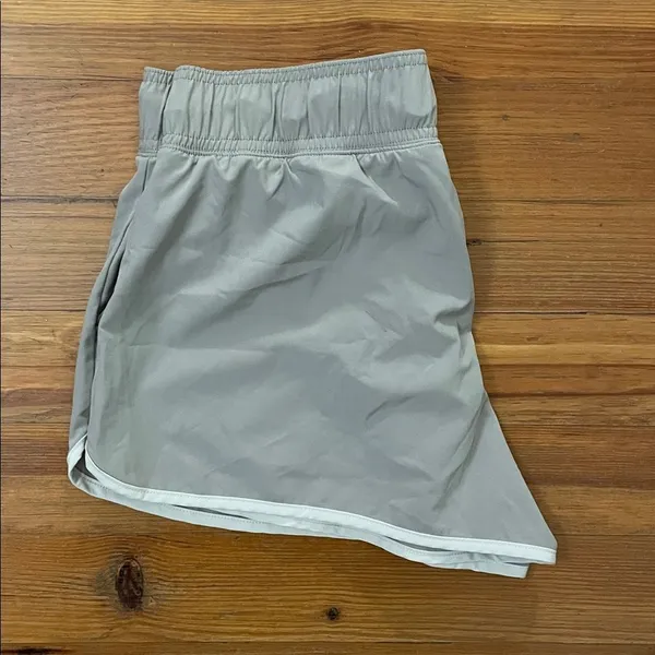 Yogalicious Taupe Lightstreme Sprint Shorts Womens Size Medium Athleisure - Image 3