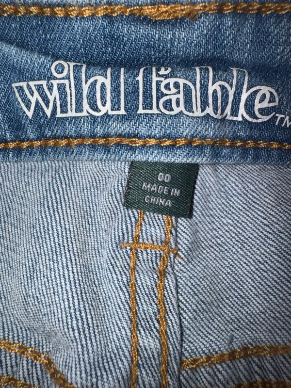Wild Fable Women’s Light Wash Distressed Straight Leg Jeans Size 00 - Image 4