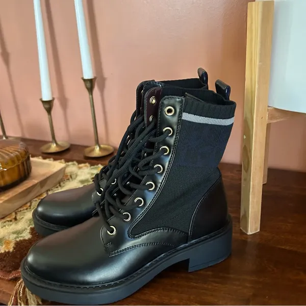 Tommy Hilfiger Women's Tesse Logo Lace up Combat Booties Black Boots NEW‎ Size 6 - Image 4
