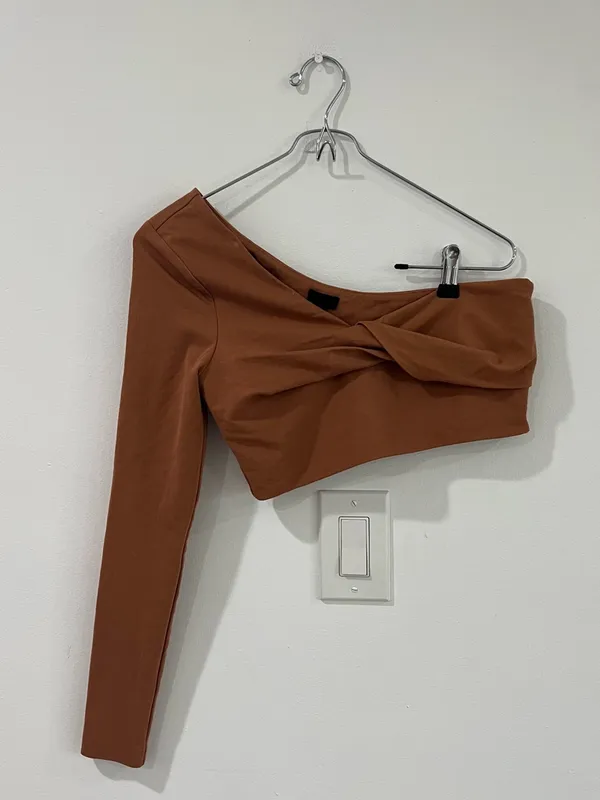 NBD Brown One Shoulder Twist Crop Top Y2K Going Out Ruched Size S - Image 2