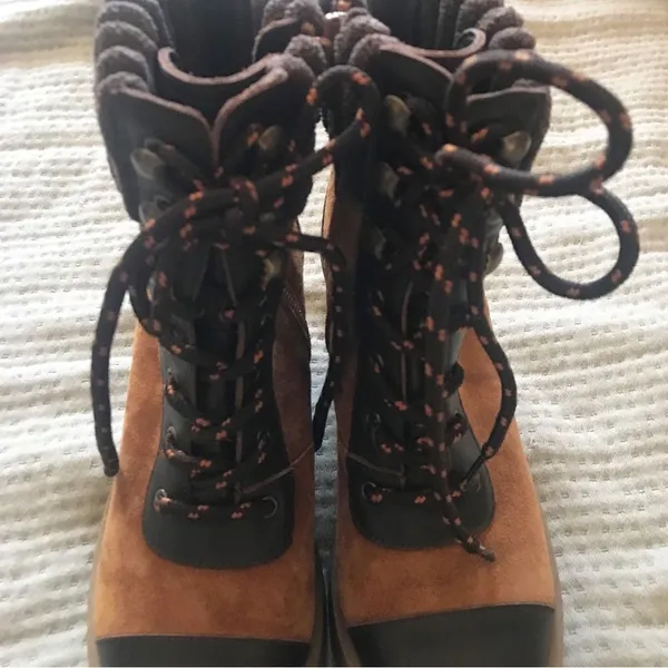 Chelsea and Violet Suede Leather Platform Hiking Boot Bootie Lug‎ Sole Brown Cap Toe Size 6 New - Image 7