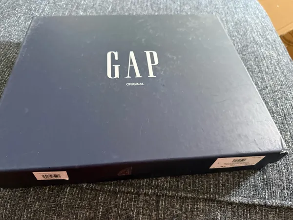 Gap Women’s Hat and Scarf Set - Image 8