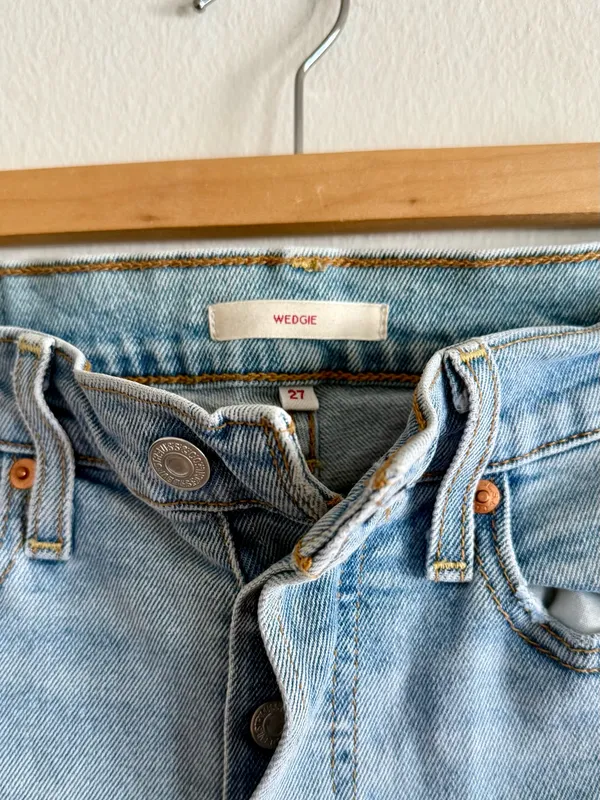 Levi’s Wedgie Light Blue Jeans - Image 3