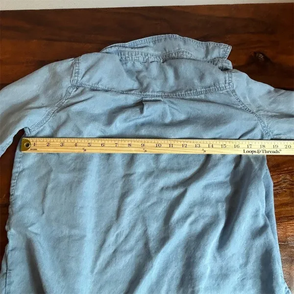 Urban Daisy Button-Up Shirt Womens‎ Size S Light Blue Chambray Denim Look - Image 4