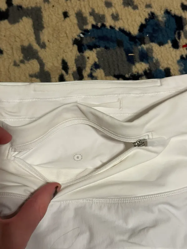 Lululemon High Rise White 4 inch Speed ups size 6 - Image 4