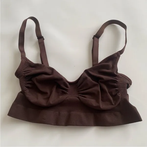 Skims sculpting bralette COLOR COCOA‎ SIZE:XS. NWOB - Image 2