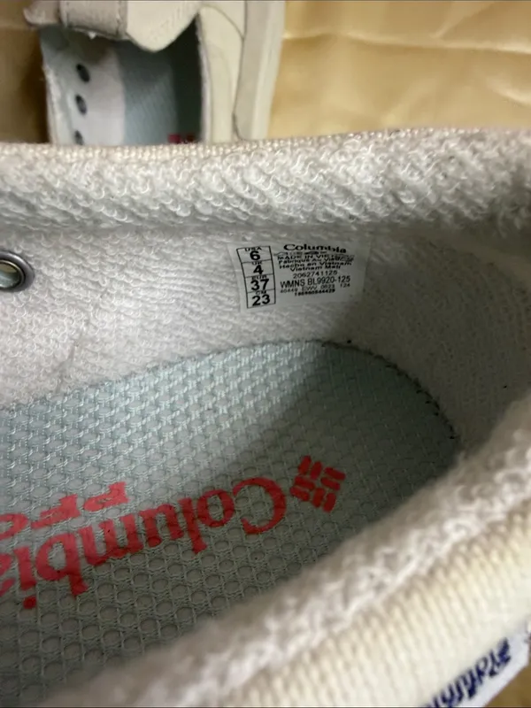 Columbia Slip-On Flats in Light Gray and White - Image 6