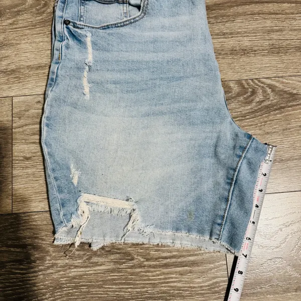 Celebrity Pink Women Light Wash Distressed Denim Shorts Cutoff Frayed Hem‎ 17/33 - Image 11