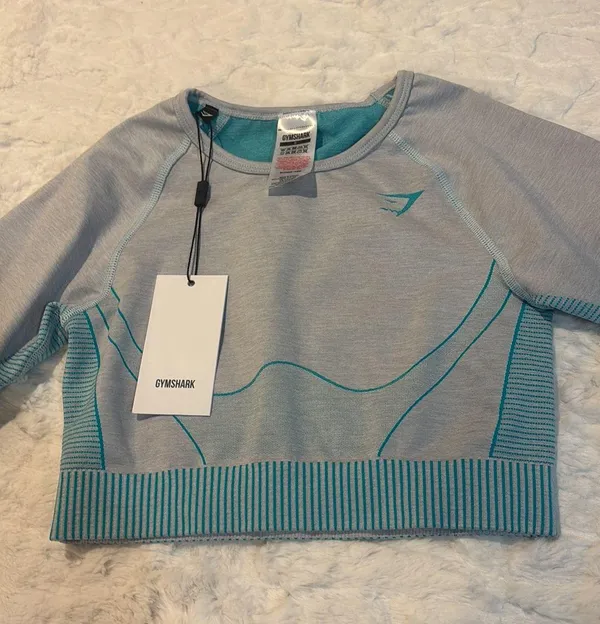 Gymshark Women's Teal and Gray Long Sleeve Crop Top Size Small . Stylish long sleeve crop top by Gymshark. Features a sleek teal and gray design. Perfect for workouts.. NWT - Image 5