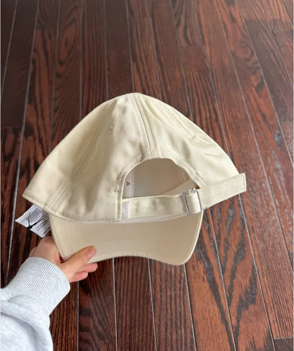 Aritzia NWT TNA Hat - Image 2