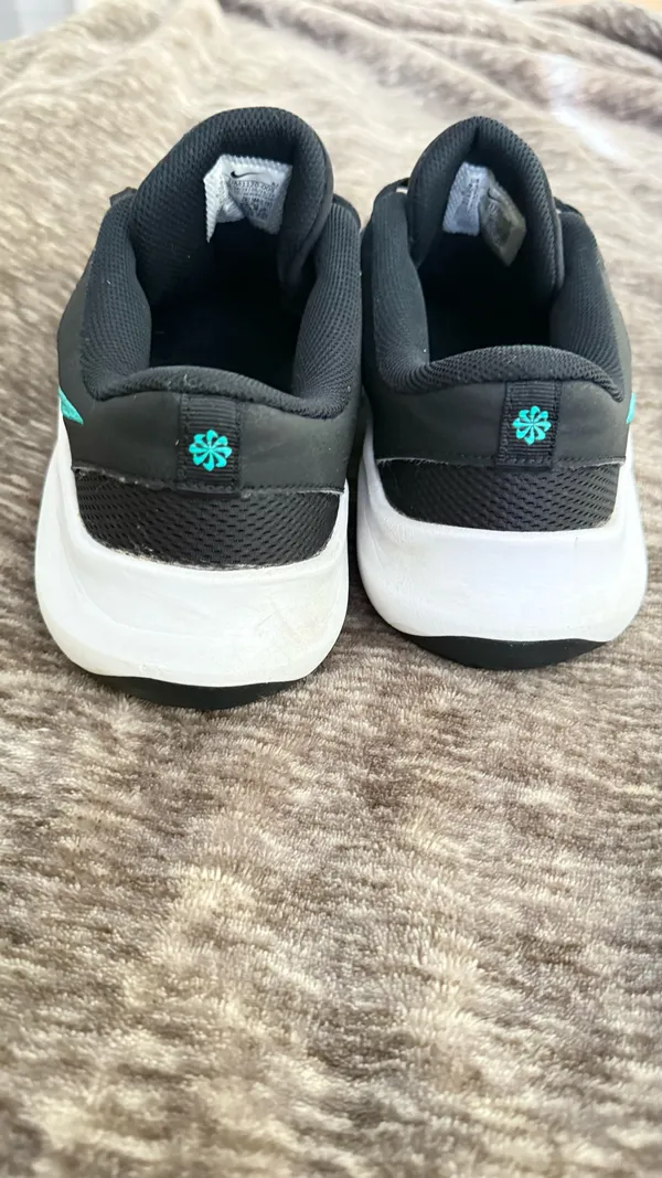 Nike Legend Essential 3 NN Men’s size 9.5 - Image 3
